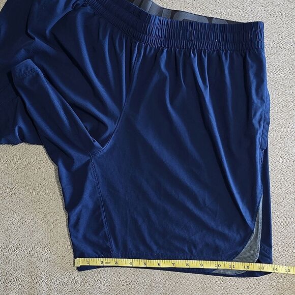Under Armour Navy Blue Fitted Athletic Shorts - Size XL - Picture 9 of 12